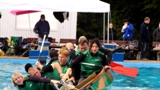 Pool-Cup Frau über Bord5