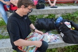 Nico baut ein Drachenboot